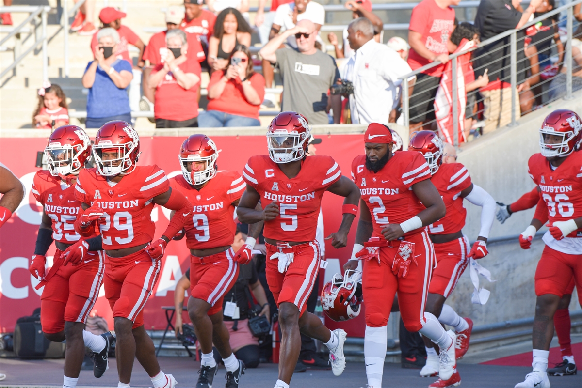 UH receives high praise for Houston Oilers inspired uniforms