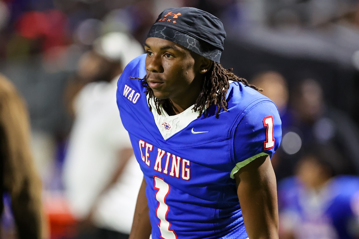 Hunt Spinter Superstar Sprinter Dillon Mitchell has gone Ghost Hunting