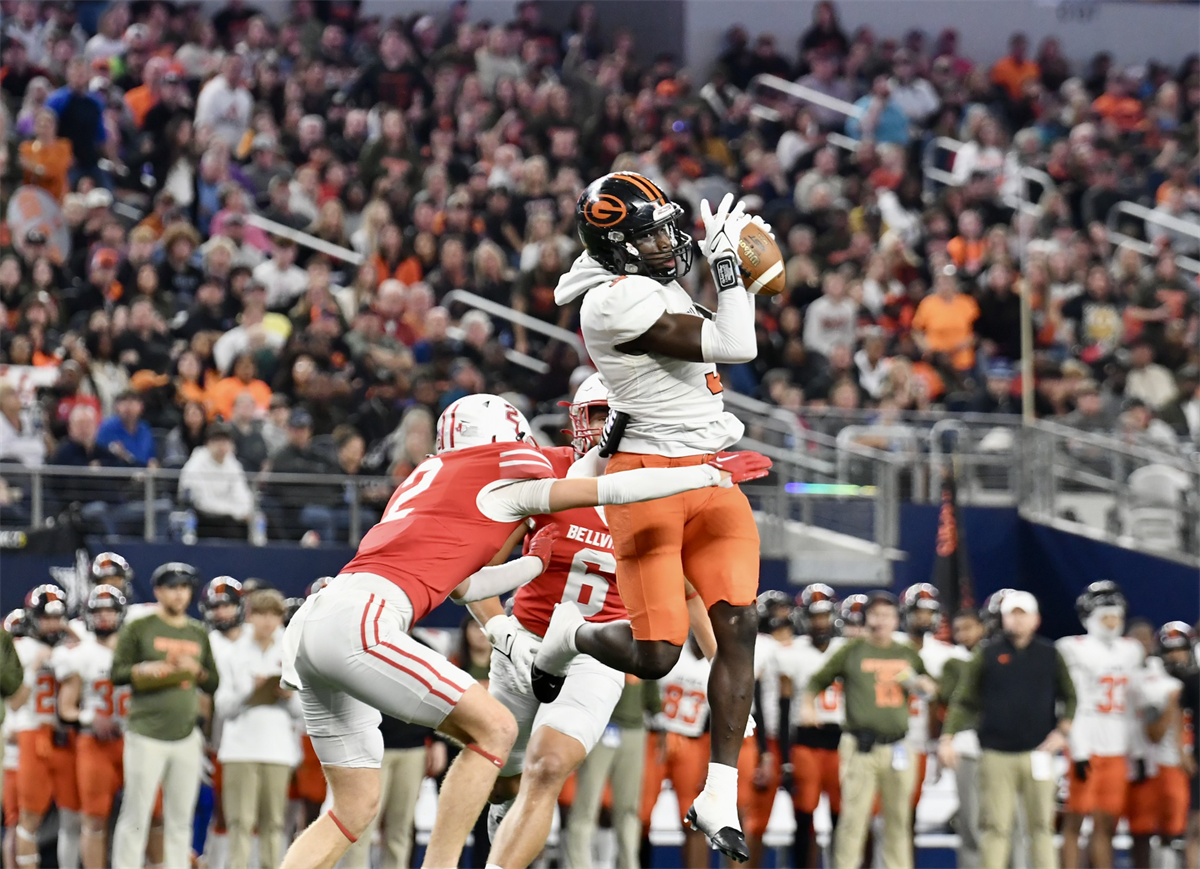 Gilmer Buckeyes Win Thrilling 4A Division II State Title in 28-26 Victory Over Bellville