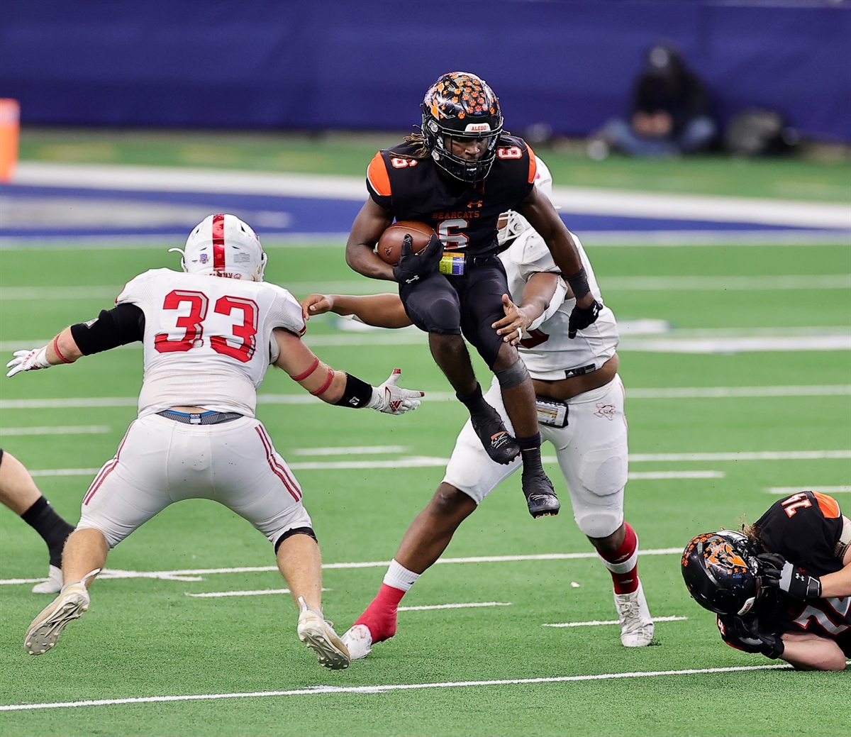 Roberts, Earle lead Aledo to record 10th state championship