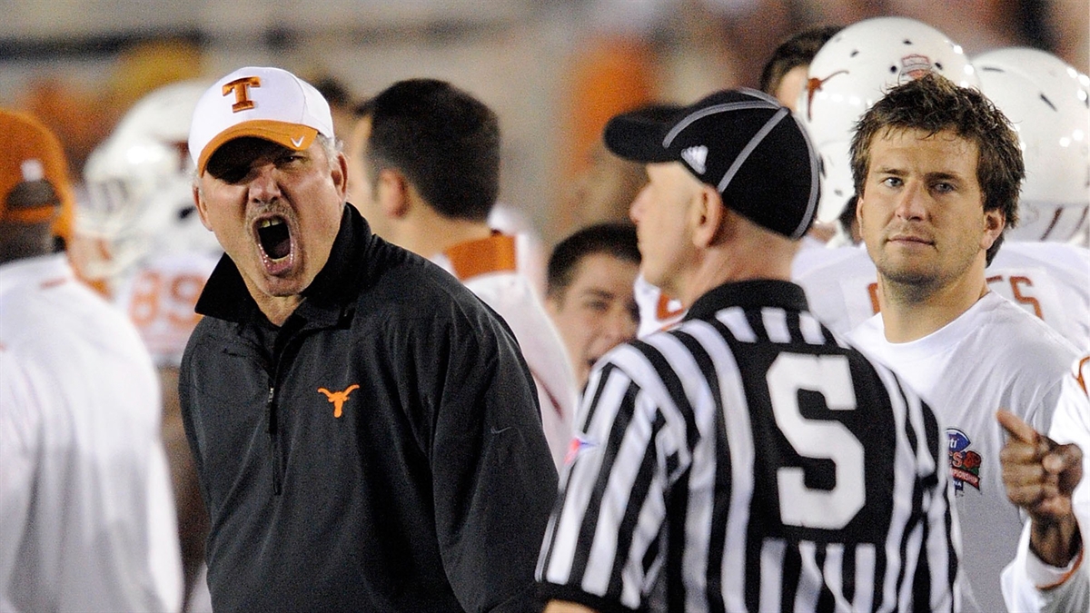 Legend returns to coach Longhorns defensive backs