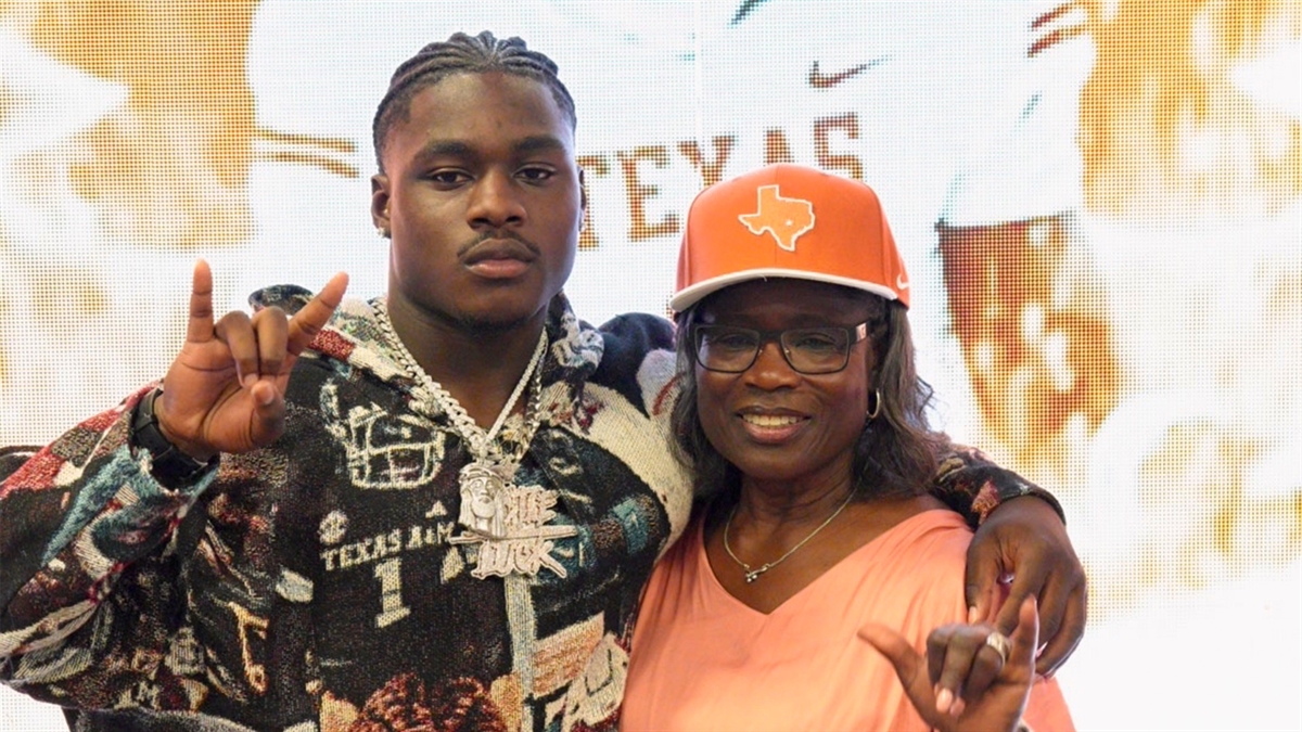 How a French Bulldog – and a phone call to his uncle – sealed Landen Williams-Callis's commitment to Texas