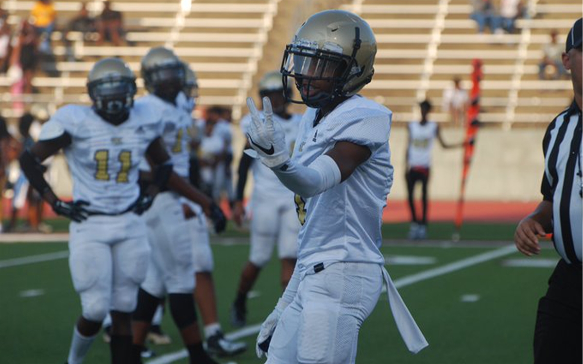 Whataburger Super Team Presentation: South Oak Cliff DB Kyron Chambers